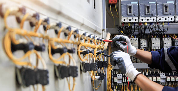 Professional Electrician technician working in Brooklyn Park, MD